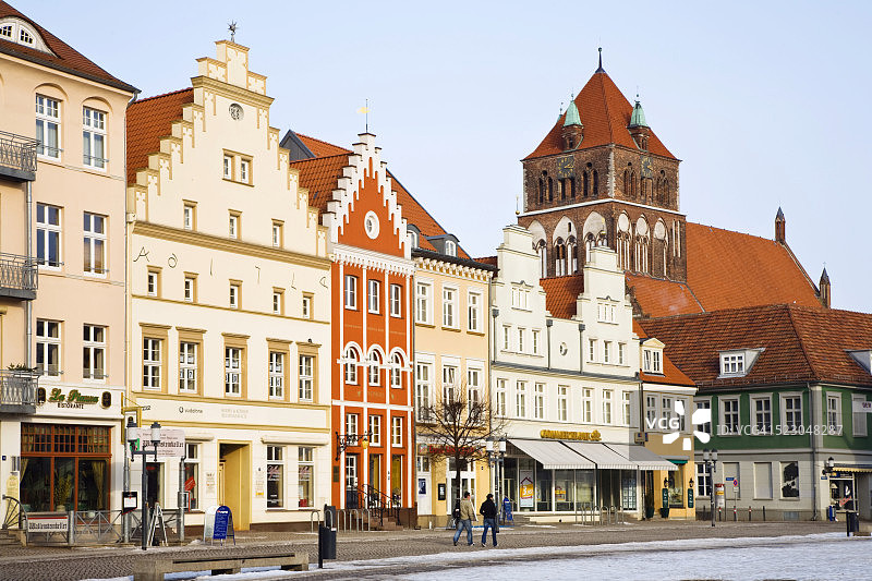 德国格赖夫斯瓦尔德的集市广场与圣玛丽亚教堂图片素材