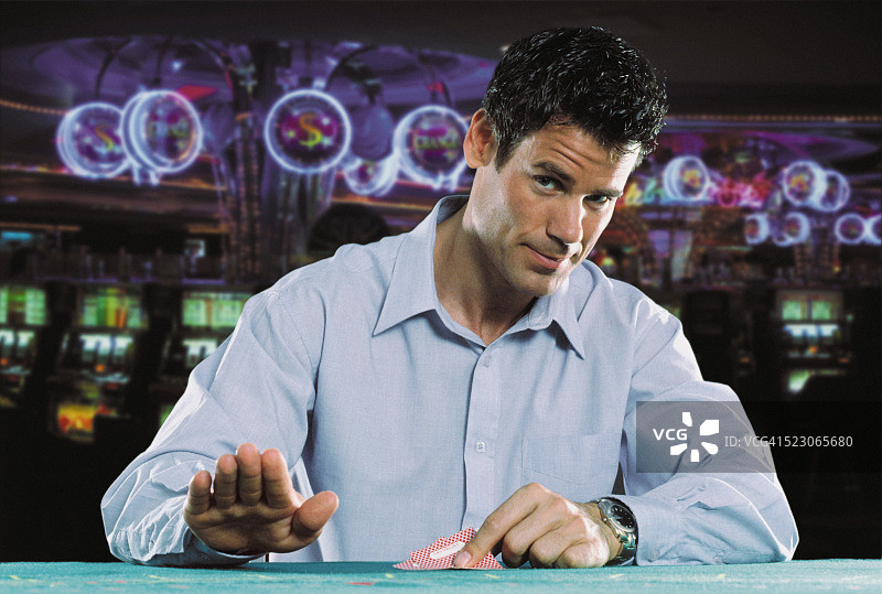 自信的二十一点玩家图片素材