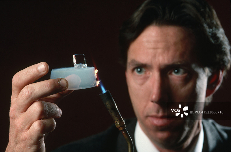 气凝胶绝缘测试图片素材