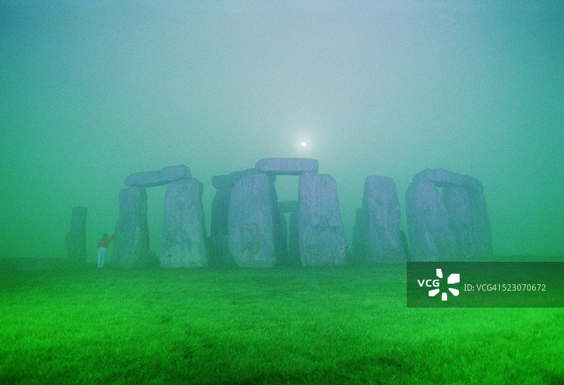 月光下的巨石阵图片素材