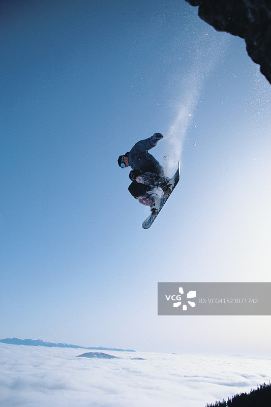 空中的滑雪者图片素材