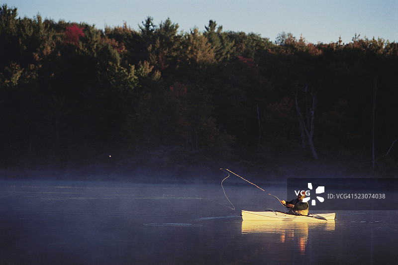 安大略省马斯科卡湖的飞蝇钓活动图片素材