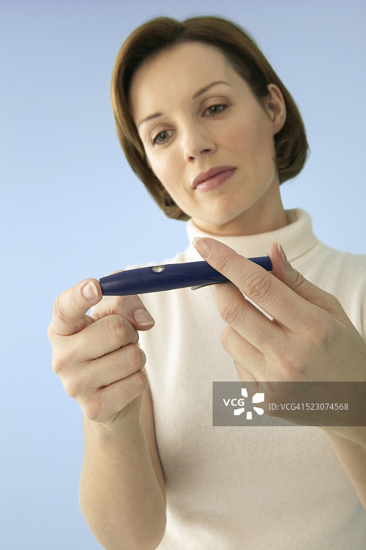 女人正在验血图片素材