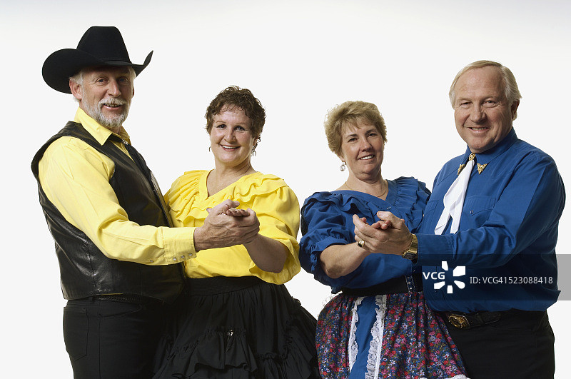 跳广场舞的老年人图片素材