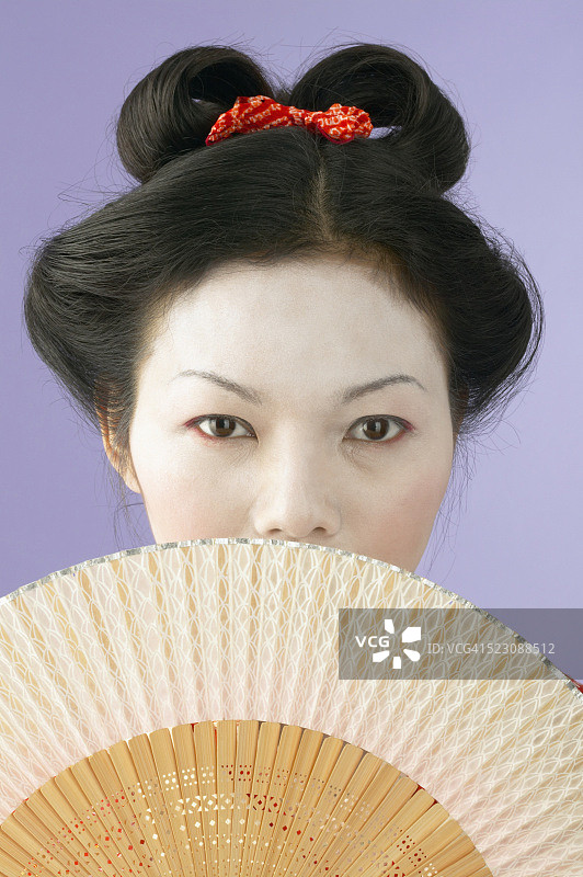 手持折扇的艺伎图片素材