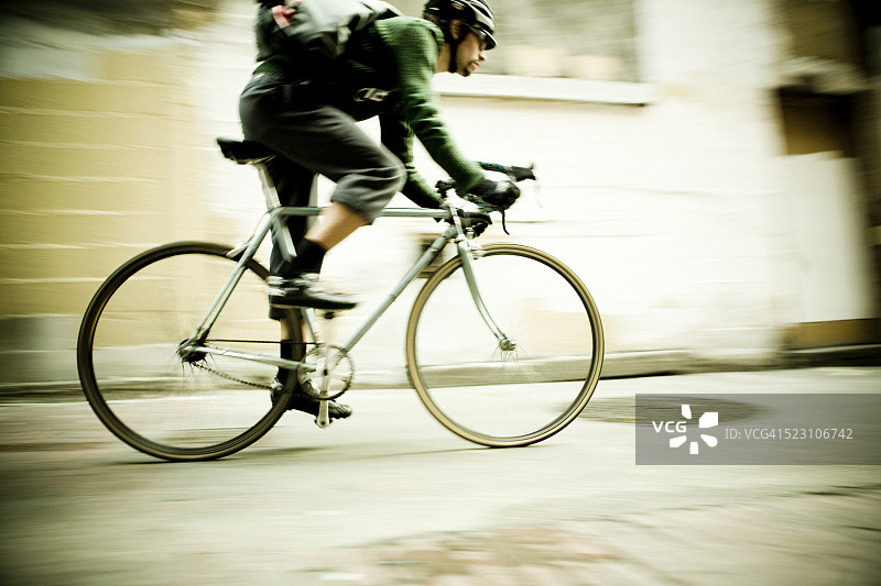 自行车信使工作场景图片素材