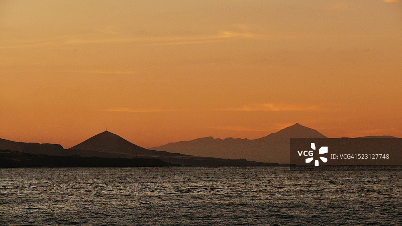 日落时分自拉斯帕尔马斯眺望特内里费岛图片素材