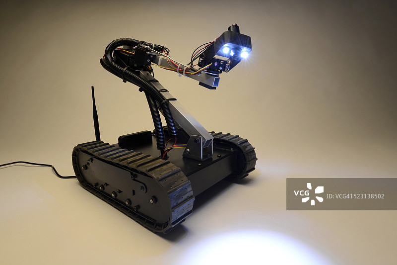 伸出手臂的追踪机器人图片素材