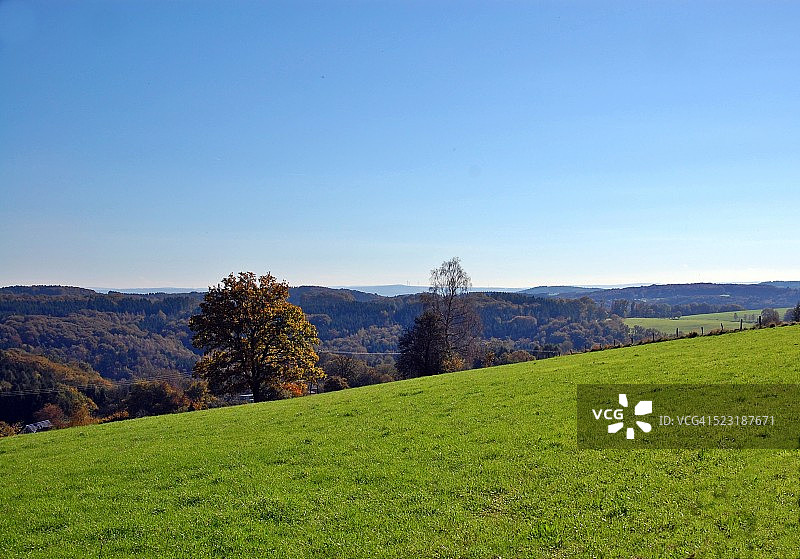 北莱茵-威斯特法伦州瓦尔德布勒尔附近的风景图片素材