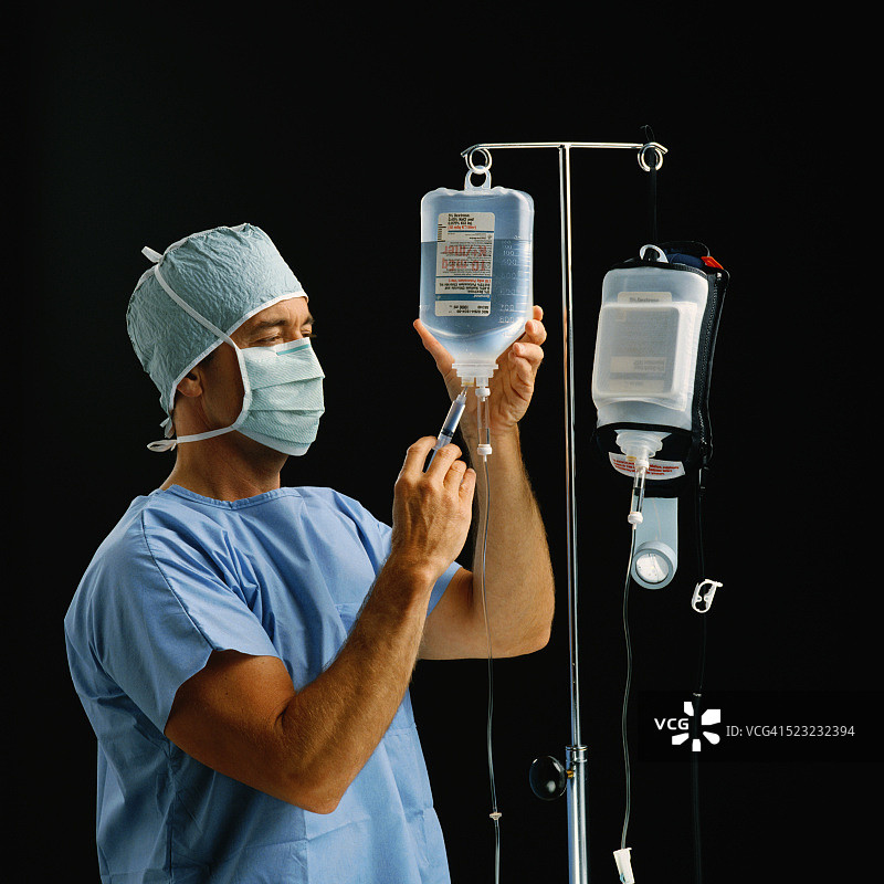 男护士注射静脉输液袋图片素材