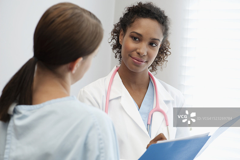 医生与病人交谈图片素材