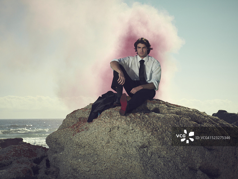 商人被烟雾吞没图片素材