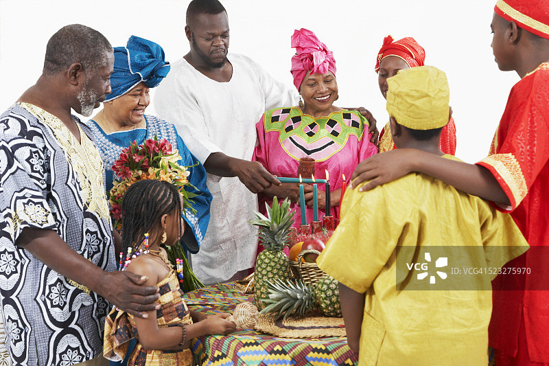 家庭庆祝宽扎节图片素材