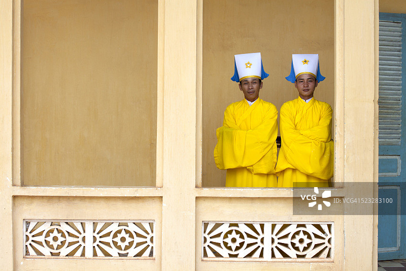 越南胡志明市附近高台寺的高台教祭司图片素材