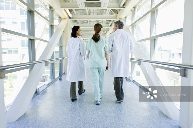 医生和护士同行图片素材