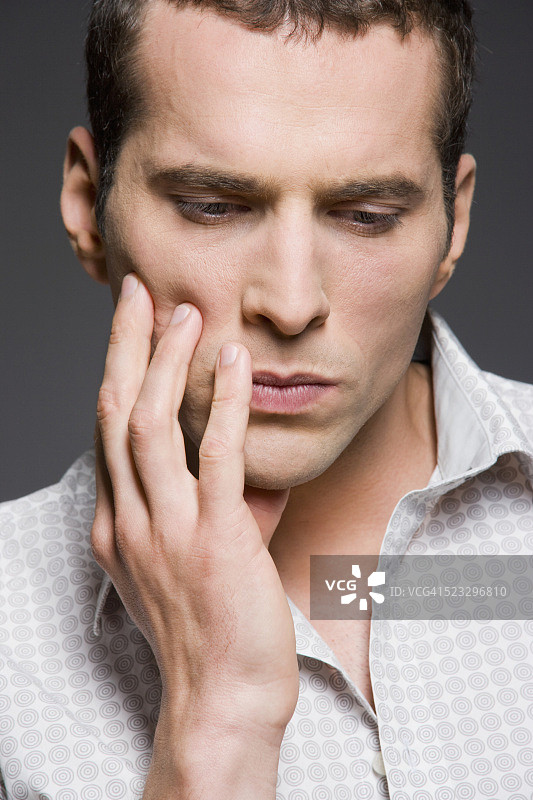 思考的男人图片素材