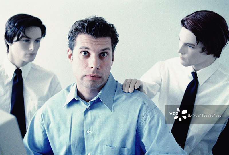 模特注视着商人图片素材