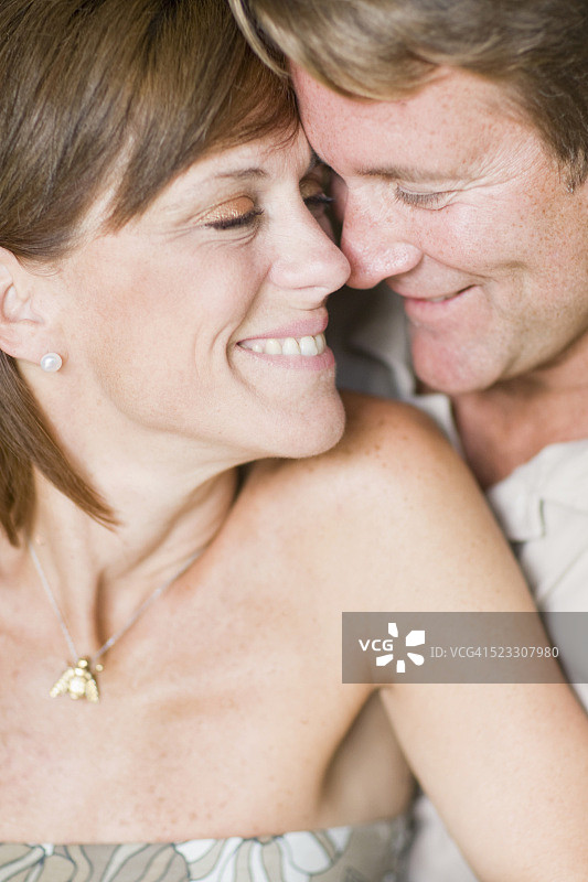 充满爱意的夫妇图片素材