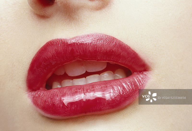 年轻女人的嘴唇图片素材