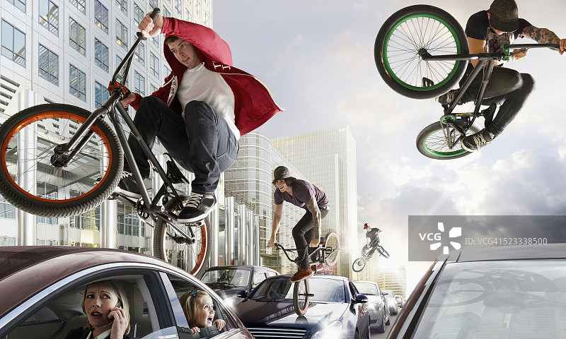 繁忙街道上的BMX骑手图片素材