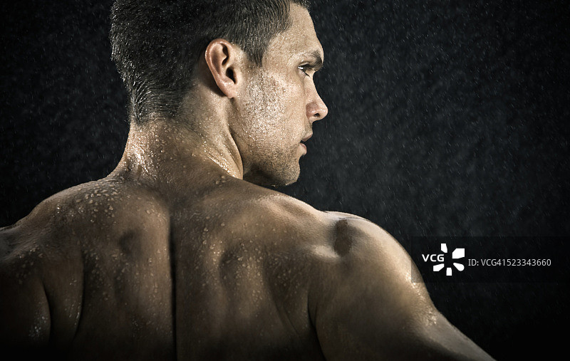 肌肉发达的男人图片素材