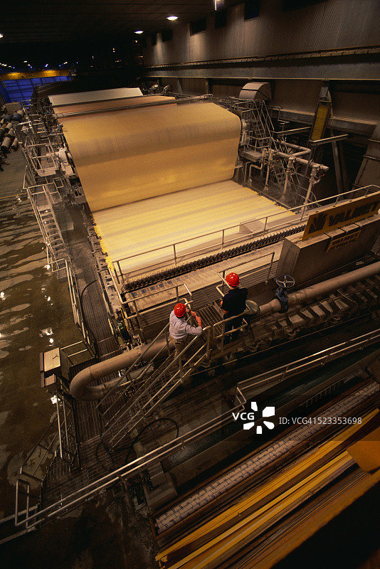 造纸厂工人图片素材