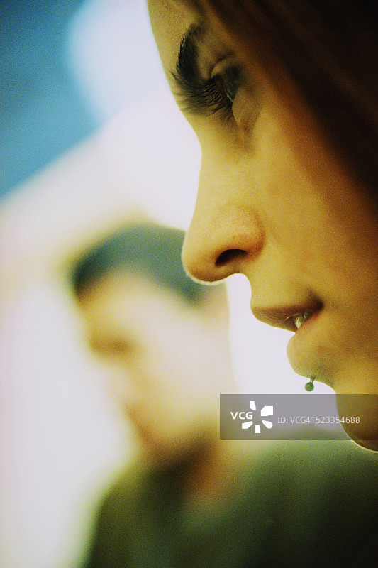 戴唇钉的女人图片素材