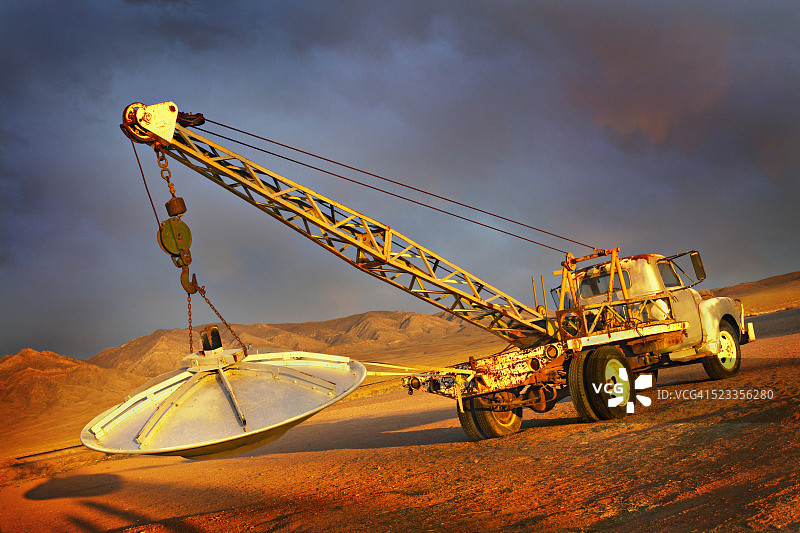 外星公路上的拖车图片素材