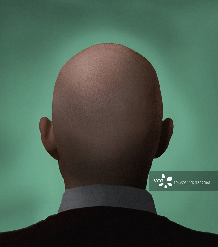 光头的背影图片素材