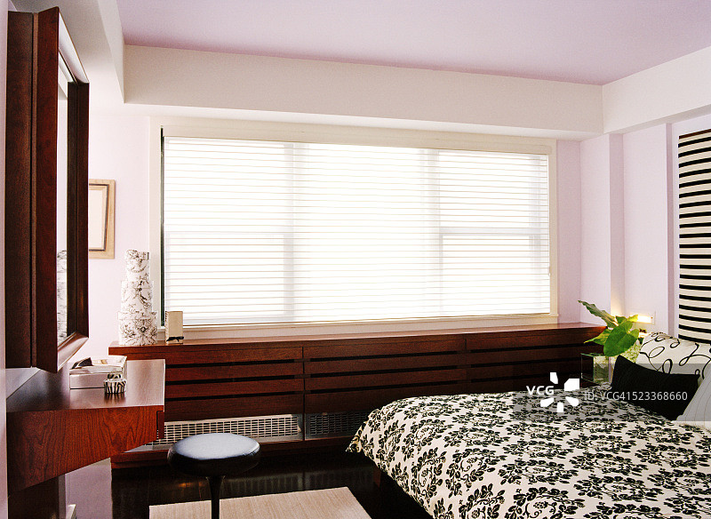 优雅卧室的侧面图图片素材