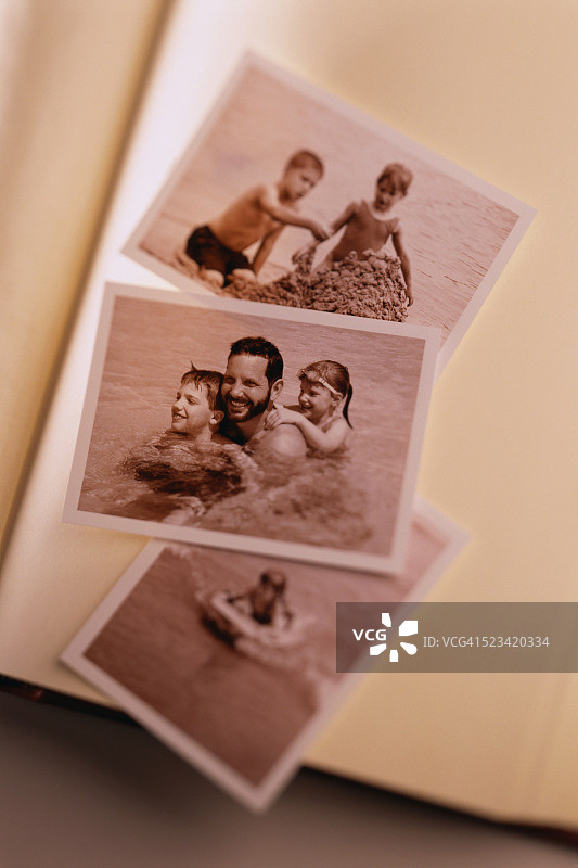 父亲和孩子们的照片图片素材