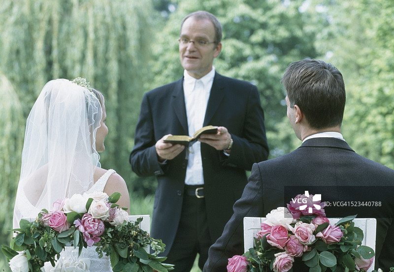 新娘新郎在婚礼上图片素材