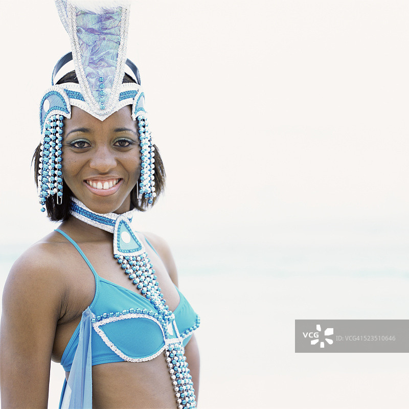 身穿彩色服装的女人图片素材