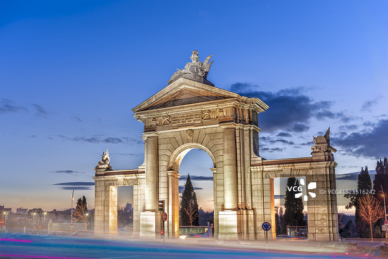 黄昏时的纪念碑城市图片素材