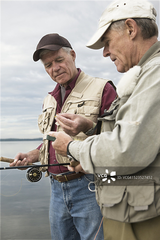 在塞巴戈湖的男士飞蝇钓图片素材