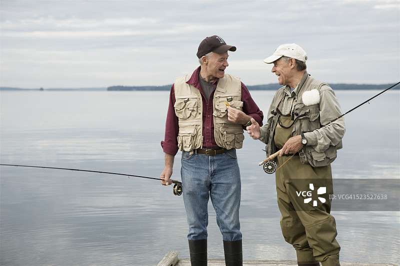 在塞巴戈湖的男士飞蝇钓图片素材