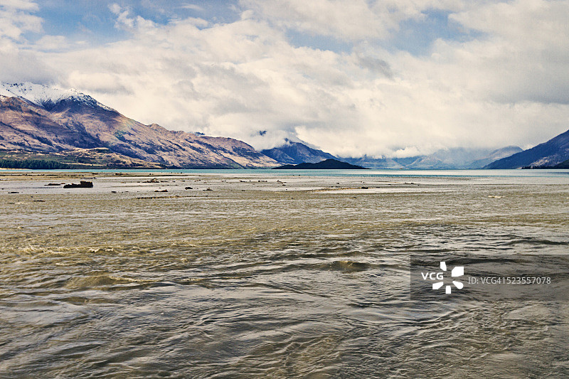 从金洛克看瓦卡蒂普湖，新西兰图片素材