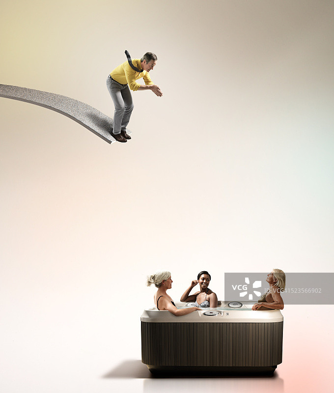 热水浴缸跳水图片素材