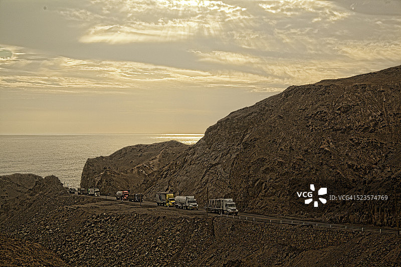 上升的车队图片素材