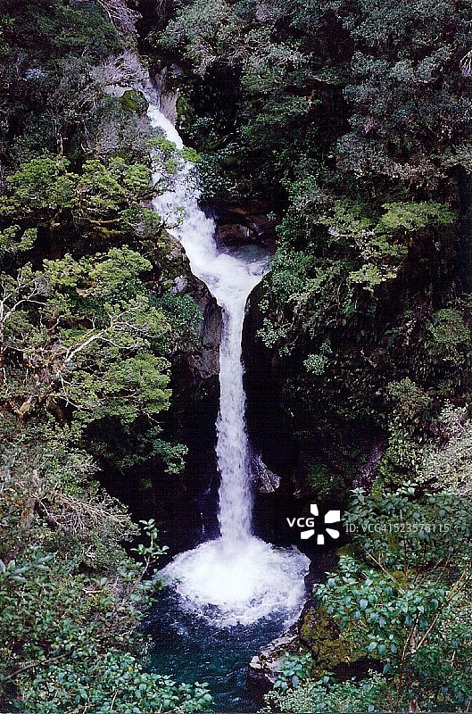 米尔福德步道上的瀑布图片素材