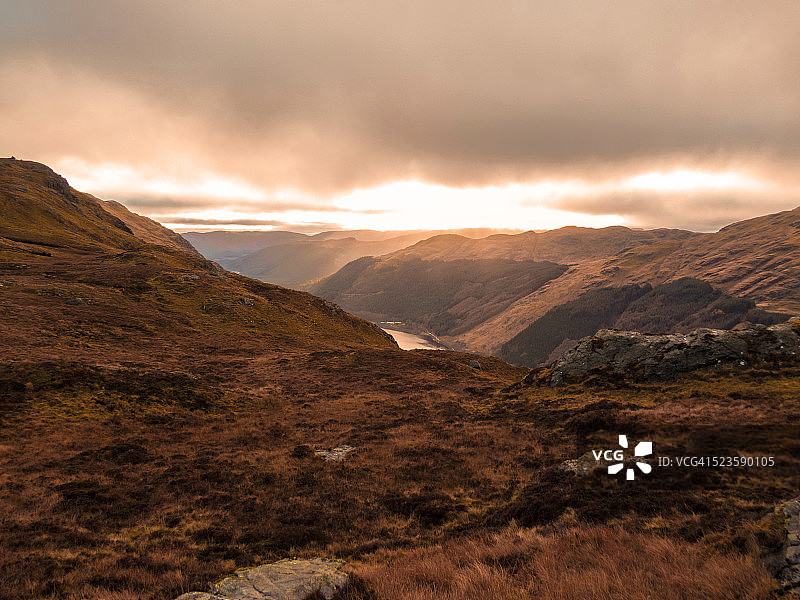 漫长的湖面云景图片素材