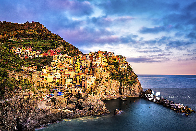 傍晚时分马纳罗拉的美丽景色图片素材