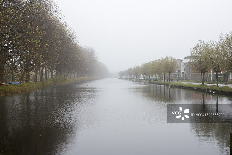 雾天中的埃丹运河图片素材