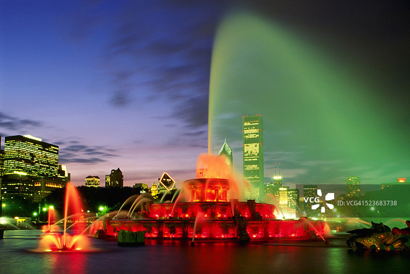 黄昏时的白金汉喷泉图片素材