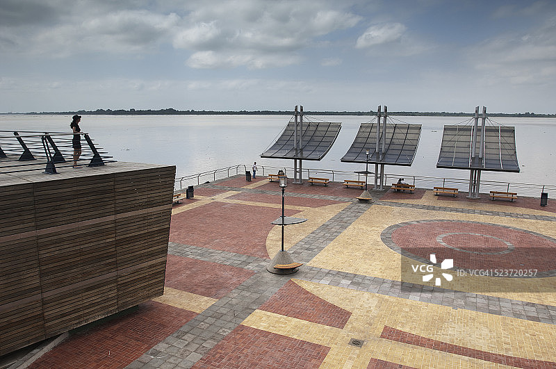 沿瓜亚斯河的Malecon 2000长廊图片素材