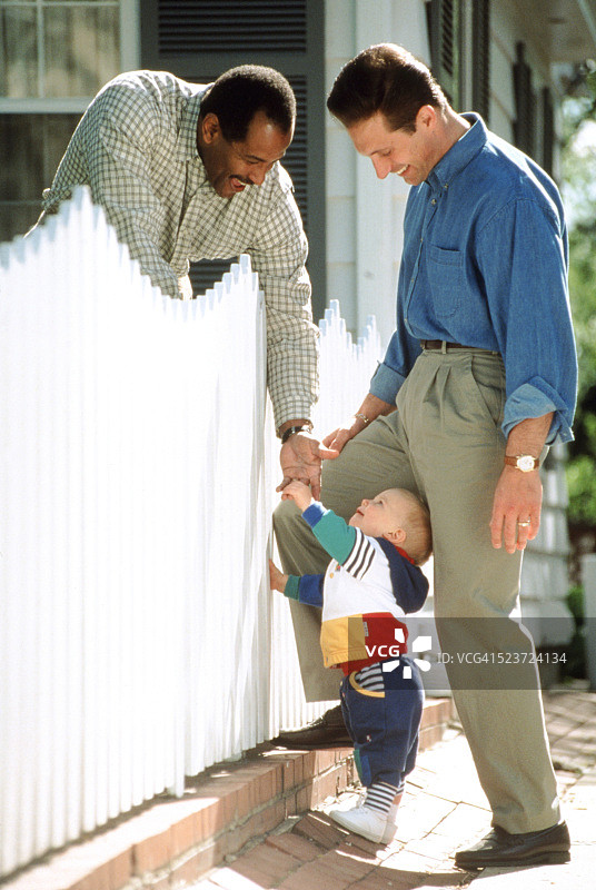 郊区邻居互相问候图片素材