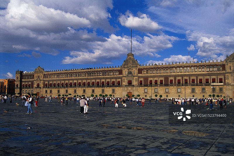 墨西哥城市国家宫殿和索卡洛广场图片素材