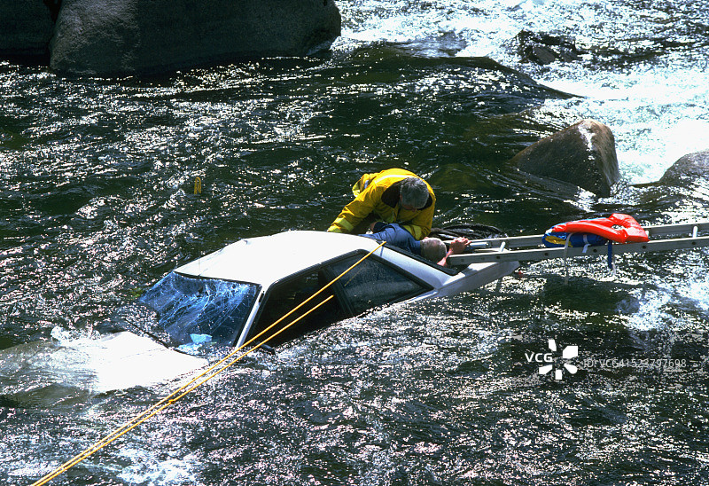 河中事故救援图片素材
