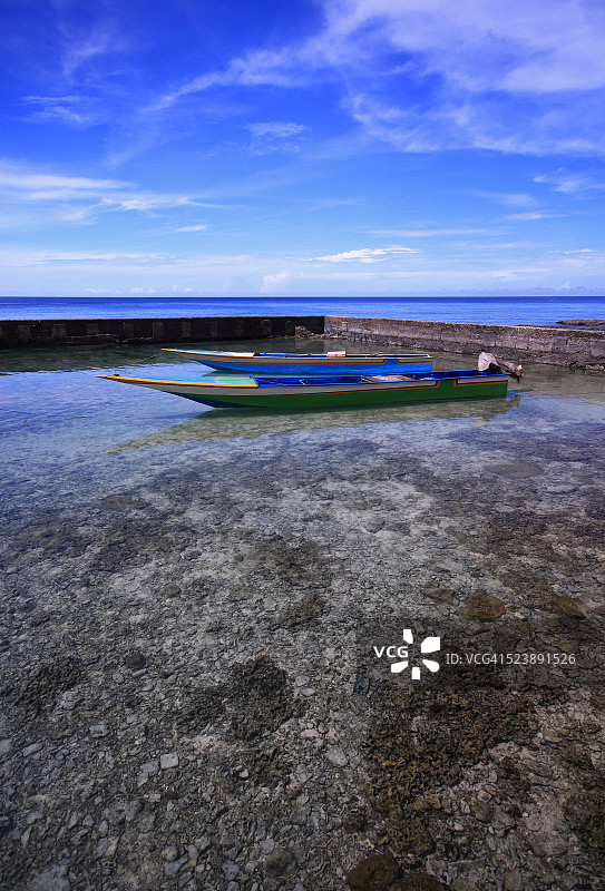 安汶岛桑泰海滩的木船图片素材