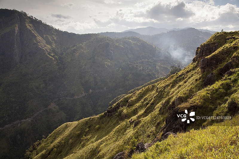 埃拉镇周边的森林山脉和峡谷图片素材